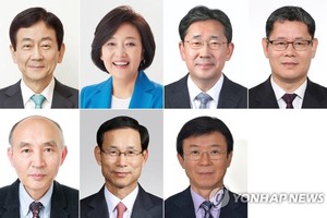 第一排左起依次為行政安全部長官被提名人陳永、中小風險企業部長官被提名人樸映宣、文化體育觀光部長官被提名人樸良雨、統一部長官被提名人金煉鐵、科學技術信息通信部長官被提名人趙東浩（第二排左起）、國土交通部長官被提名人崔政浩、海洋水產部長官被提名人文成赫。（圖源：韓聯社）