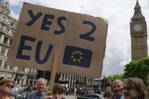 英國民眾呼籲舉行第二次公投。（圖源：AP）