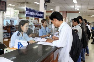 自4月1日起，採用非現金方式繳交海關手續費用。（示意圖源：茶江）