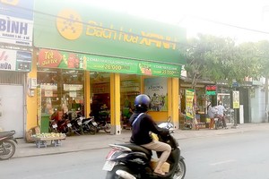 自從便利店獲開設後，道路變得更加通暢無阻。