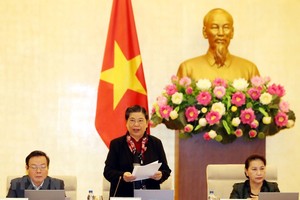 國會常務副主席從氏放（中）主持會議。（圖源：仲德）