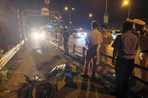 交警趕抵現場勘查事故原因。（圖源：楊青）