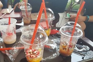 若干飲食店為當場品嚐的食客提供塑料杯、塑料匙和塑料吸管等。