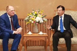 政府副總理鄭廷勇（右）接見俄羅斯天然氣工業集團(Gazprom)董事會副主席韋達里‧默克諾。（圖源：越通社）