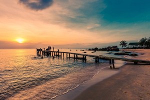 寧靜優美的富國島長海灘。