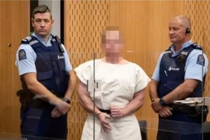 布倫頓‧塔蘭特16日出庭現場圖。（圖源：RT報導截圖）