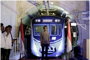 印尼總統佐科親臨地下鐵的開幕儀式。（圖源：AP）