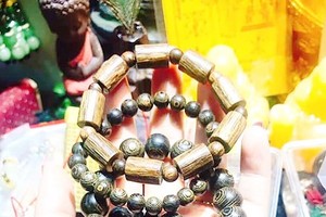 市場上售賣的“風水吉祥物”。