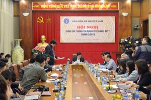 多家企業拖欠社保上百億元。圖為3月份社保、醫保定期資訊提供會議現場。（圖源：杜叉）