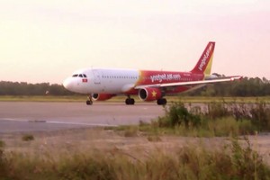 越航飛機不能降落的原因是由於越捷飛機滑行到起降道，不確保安全距離。（示意圖源：互聯網）