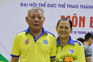 梁錦榮、陳佩芬夫婦帶隊參加去年本市運動大會。