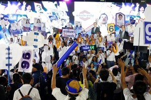 親軍方的公民力量黨在泰國選舉中的得票最多，但泰國選舉委員會未宣布誰是大選的優勝者，一切要到5月9日才能確定。 （圖源：路透社）