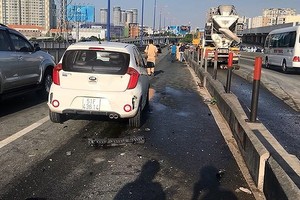 圖為途徑本市的河內公路路段上所發生的一起交通事故現場。（圖源：N.Tiến）