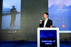 上海市副市長吳清3月30日在虹口足球場撥通了首個5G手機通話。（圖源：互聯網）