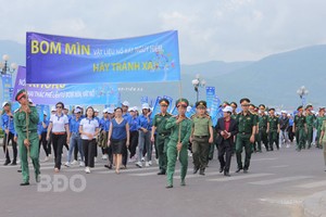 平定省歸仁市舉行的“安全區”紀念集會和遊行一瞥。（圖源：BĐO）
