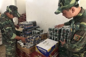 被查獲扣留的大量私貨。（圖源：戰區）