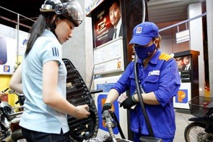 昨起汽油價格突破２萬元大關。（示意圖源：互聯網）