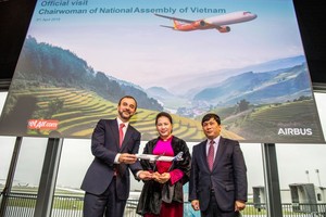 國會主席阮氏金銀見證A321neo飛機移交儀式。（圖源：Airbus）