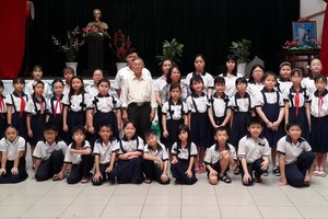 啟秀華文中心昨(8)日下午在該中心會場舉辦第二屆學生朗誦演示唐詩比賽。