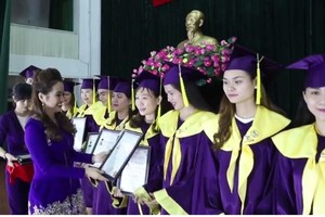 kelly pang美甲培訓中心日前舉辦的今年首個畢業典禮。