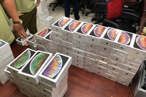 職能機關沒收的全部貨物。（圖源：阮智）