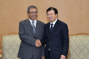 政府副總理鄭廷勇（右）接見中國台灣仁寶(Compal) 集團副董事長陳瑞聰。（圖源：VGP）