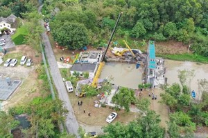 4月12日，深圳市福田區鳳塘河口水質淨化工程搜救現場。（圖源：視覺中國）