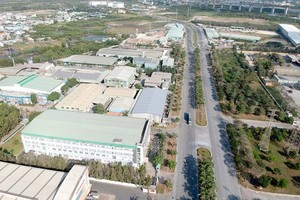 協福工業區的廠房和交通基礎設施。