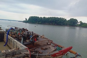 被扣留的兩艘“沙賊”船。（圖源：CTV）