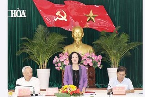 中央民運部長張氏梅在會議上發表講話。（圖源：越通社）