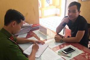 拾金不昧的阮曰輝將拾到的款項帶到富潤坊公安派出所委託尋找失主。（圖源：功光）