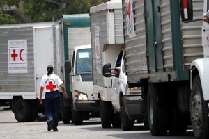 首批紅十字會人道救援物資已運抵委國。（圖源：路透社）