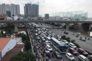 多個地方交通嚴重堵塞。