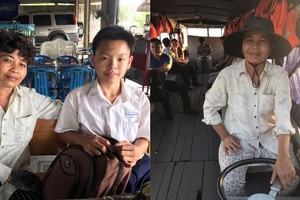 左圖：3 年來，白友利同學得到孫大姨免費接送上下學。右圖：孫煌奕水擺渡送遊客參觀山洲渚。