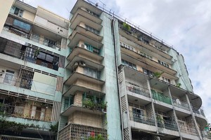 圖為第一郡范伍老坊裴援街155-157號公寓。（圖源：互聯網）