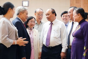 阮春福總理與各代表交流。（圖源：光孝）