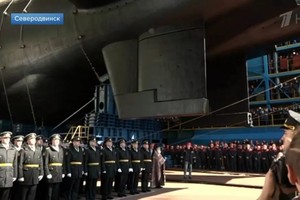 俄羅斯09852型“別爾格羅德”號核動力潛艇23日在俄北德文斯克市下水。（圖源：互聯網）