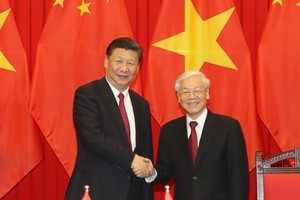 黨中央總書記、國家主席阮富仲（右）與中共中央總書記、國家主席習近平。（圖源：越通社）