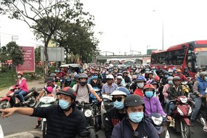 1號國道途經本市各大通道出現嚴重交通堵塞。（圖源：嘉明）