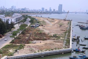 房地產與遊艇項目(Marina Complex)在江口平整場地和建設731米長的護坡。（圖源：雨黎）