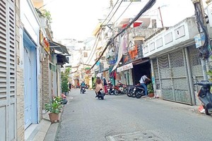 8米寬的維新街不僅帶來交通方便，而且讓居民的生活條件也變得更好。