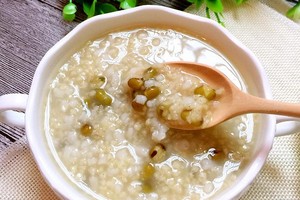 綠豆小米粥。（示意圖源：互聯網）