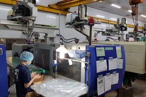 TBM明發塑料公司自動化生產線。