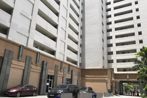 3歲男孩被發現墜樓身亡的地點。（圖源：）