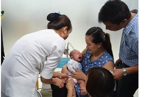 市衛生防疫中心病菌感染監控科長黎紅娥醫生告知，從今年2月份至今，本市接種ComBE Five疫苗的兒童共1萬6511名。（圖源：成山）