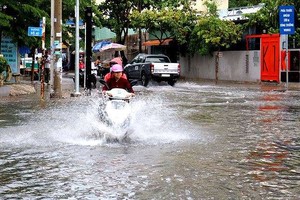 第二郡草田區的41號街大雨過後一片汪洋。（圖源：前鋒）