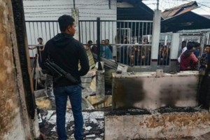 印尼北蘇門答臘省一所監獄16日下午發生騷亂，154名囚犯乘亂越獄逃跑。（圖源：AFP）