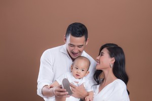 幸福的梁世成小家庭。