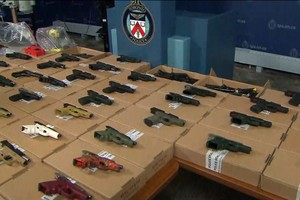 多倫多警方回購逾2700支槍械，創下新紀錄。 （圖源：互聯網）