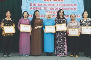 第五郡婦聯會向9個出色集體及7個人頒發獎項。